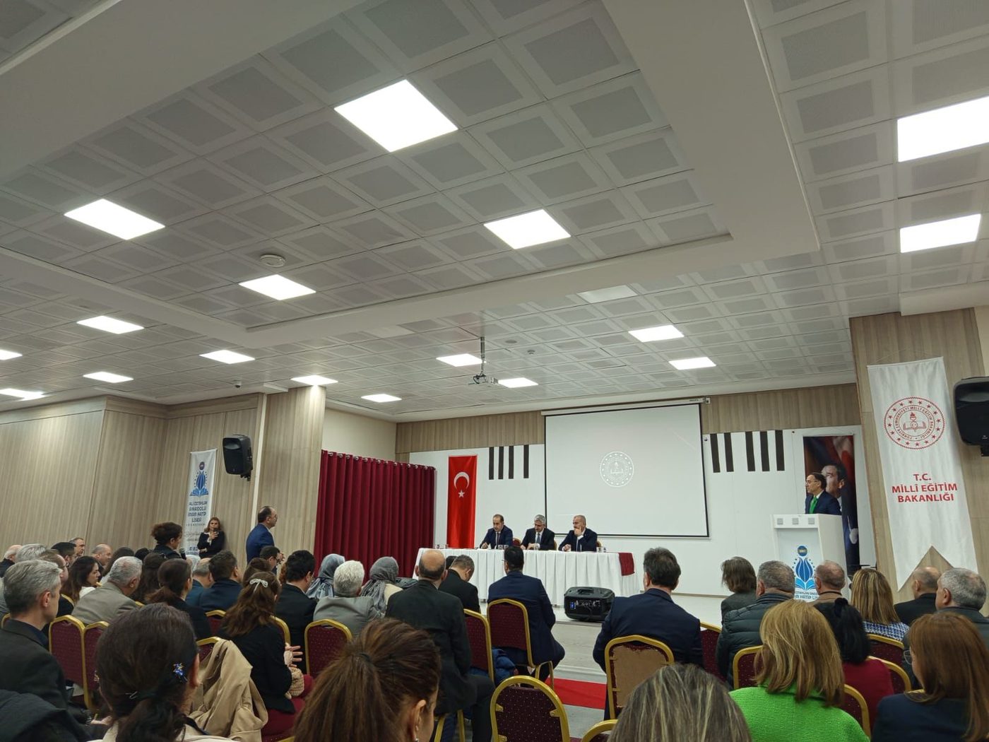 Bakan Yardımcısı Nazif Yılmaz'ın Bandırma'da eğitimcilerle buluşması